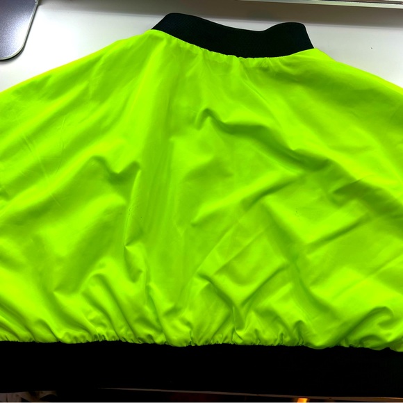 never worn! zara size medium and it is cropped! - Picture 2 of 2